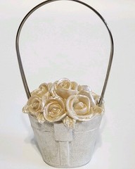 12 Off-White Roses In Basket Place Card Holders, Resin 3.75×1.5″ EUC