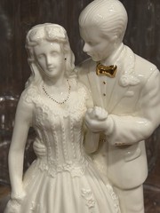 Vintage FORMALITIES by Baum bros Bride Groom Porcelain Ivory 24k cake topper
