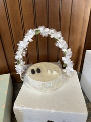 ADORABLE 2002 MADAM ALEXANDER BRIDE & GROOM CAKE TOPPER WITH BASE # 33570 MINT