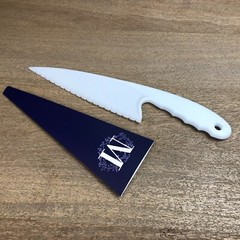 Lady M Cake Patisserie Knive – Premium Plastic Serrated -New with Paper Sheath