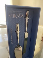 MIKASA 2 PIECE DESSERT SET. STAINLESS STEEL.PIE SERVER AND CAKE KNIFE.