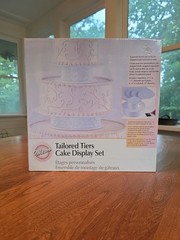 New Wilton Tailored Tiers Cake Display Set 304-8174