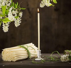 Danilovo Thin Taper Beeswax Candles – Honey-Scented, Decorative 5.9 in, White