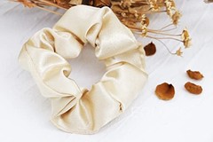 8 PACK Bridesmaid Proposal Gifts Scrunchies Hair Ties Bachelorette Beige+White