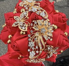 Red Rose Quinceañera Bouquet Gold Rhinestone Prom Sweet 16 Bridal Toss Bouquet
