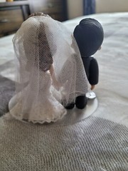 Bride and Groom Cake Topper – Figurine Wedding and Engagement Party Decor