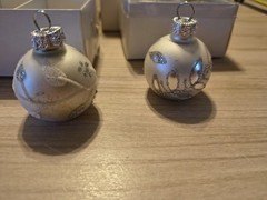 Christmas Ball Ornament Place Card Photo Holders Set of 10 Pearlized White Shiny