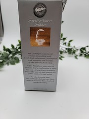 New In Box Wilton Crystalique Fresh Flower Holder Cake Topper 8.5 X 5.5″