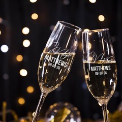 Mr & Mrs Personalized Engraved Champagne Flutes – Wedding Toasting Glasses Set o