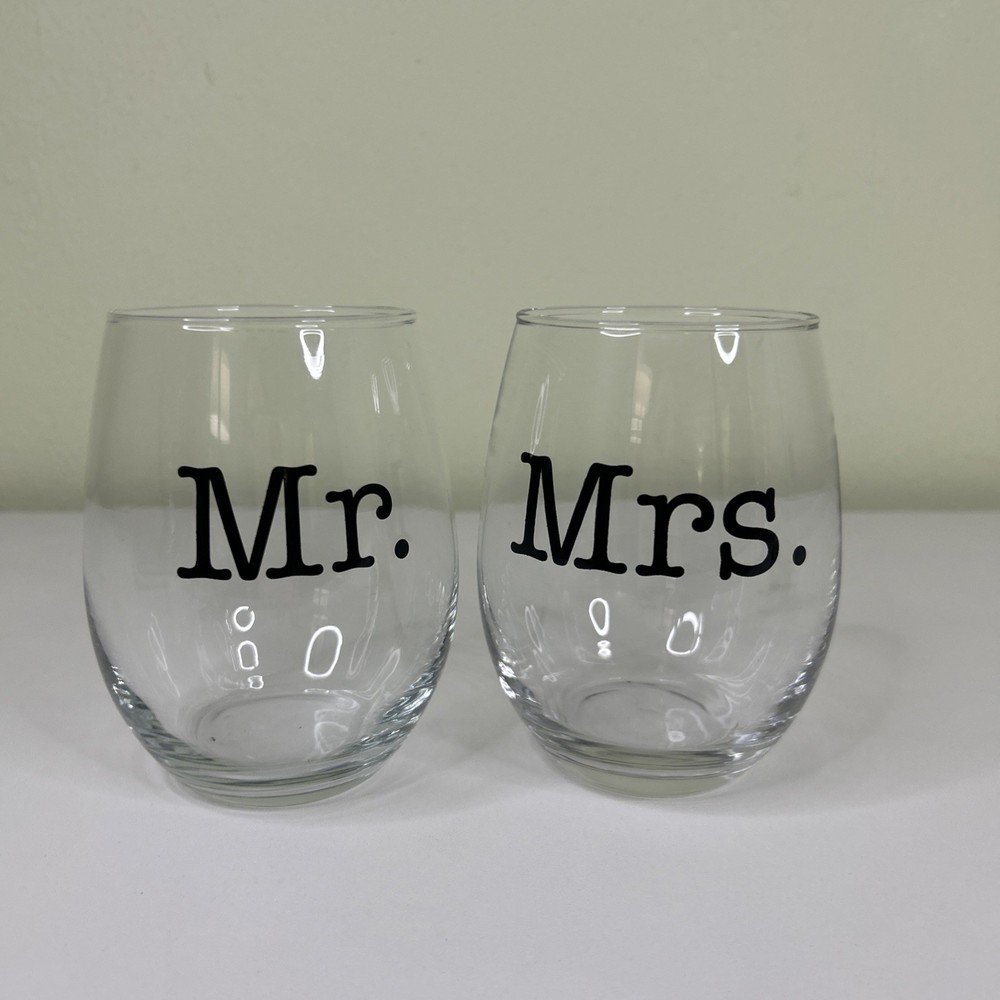 Set of 2 16 oz ‘Mr/Mrs’ Black Stemless Wine Glasses Wedding Anniversary Gifts