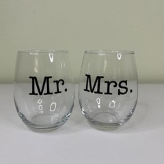 Set of 2 16 oz ‘Mr/Mrs’ Black Stemless Wine Glasses Wedding Anniversary Gifts
