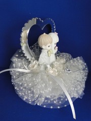 New Precious Moments Bride and Groom Wedding Cake Top / open Heart Mirror #367