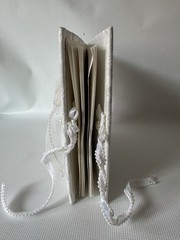Hallmark WCA3378 Wedding Guest White Fabric Lace Floral Covered Book Vintage
