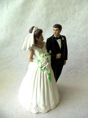 Vtg Wilton Wedding Couple Cake Topper! DARK HAIR! SLIGHTLY OLDER COUPLE! 5″