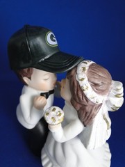 New Green Bay Packers Kissing Bride & Groom Wedding Cake Top figurine with cap