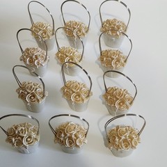 12 Off-White Roses In Basket Place Card Holders, Resin 3.75×1.5″ EUC