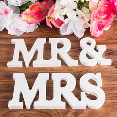 White Wooden Mr and Mrs Signs Wedding Present for Party Table Top Dinner Decorat
