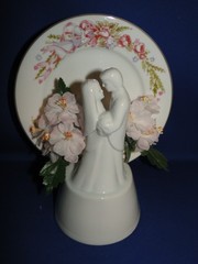 New Vintage Wilton «Cherish» Wedding CakeTop, white porcelain with plate 117-157