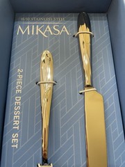 MIKASA 2 PIECE DESSERT SET. STAINLESS STEEL.PIE SERVER AND CAKE KNIFE.