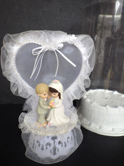 Precious Moments 10″ Wedding Cake Topper White Heart Beads Flowers Tulle Accents