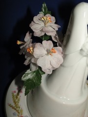 New Vintage Wilton «Cherish» Wedding CakeTop, white porcelain with plate 117-157