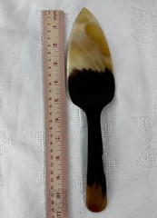 11″ Artisan Horn Cake or Pie Server