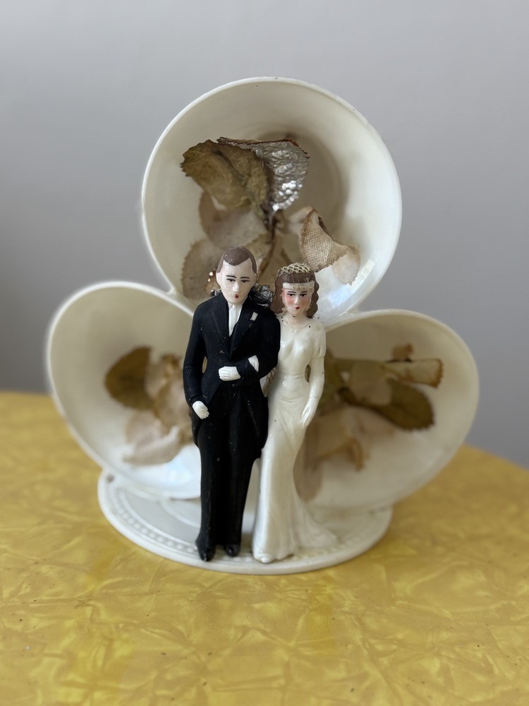 Vintage 1950s Wedding Cake Topper, Bride & Groom, Plastic Horseshoe Good Luck