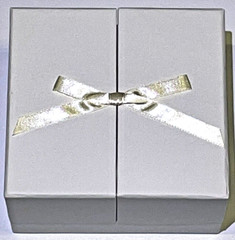 Mary Kay Limited Edition Fragrance Heart Shaped White Flowers Brand New