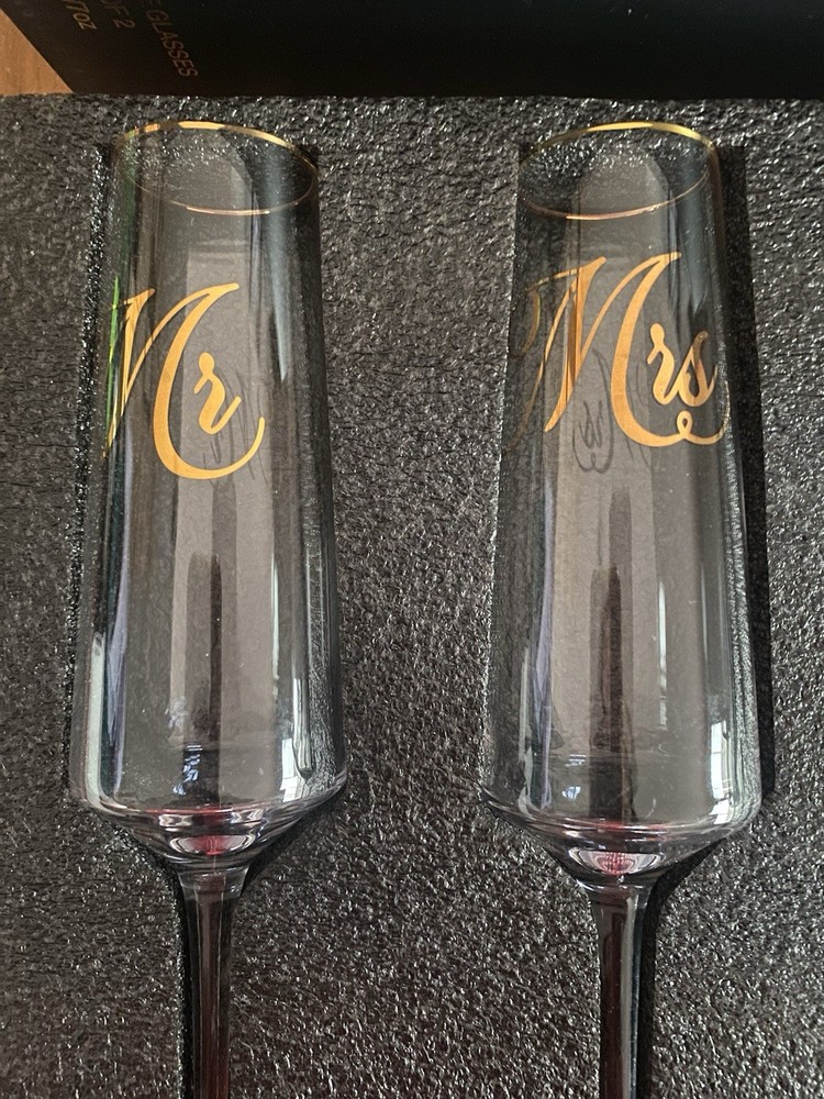 ‘Mr and Mrs’ Champagne Toasting Flutes for Bride and Groom, Wedding Wine Glasses