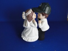 New Green Bay Packers Kissing Bride & Groom Wedding Cake Top figurine with cap