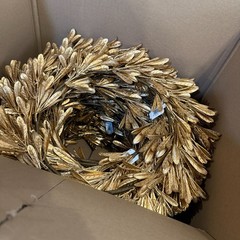 POTTERY BARN OLIVE LEAF WREATH HOLIDAY PLATE CHARGERS SET OF 4 ~ GOLD, 16″ DIAM