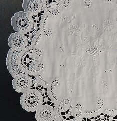 100 – 6″ White FRENCH LACE Paper Doilies || White Paper Lace Doily
