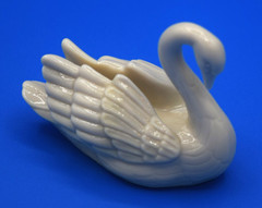 Lenox Classic Ivory Swan Place Card Holder Bridal Decor Weddings/Showers 2 1/2″