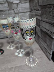 Set Lot of 5 Hand Painted Art 7.25″ Glass Champagne Flutes Wedding People Larry