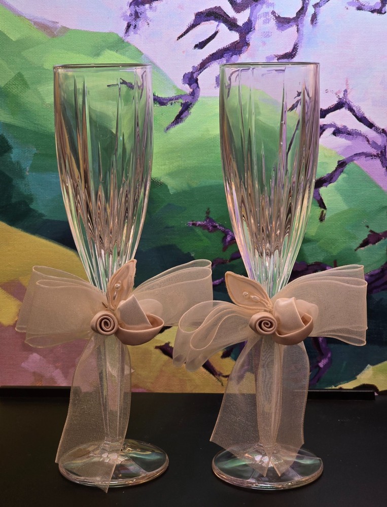 Pre-owned Pair of Beverly Clark Wedding Toasting Crystal Glass Flutes–9″ tall.