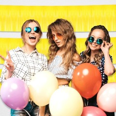 4 Pack 10 Feet Yellow Foil Fringe Garland Metallic Tinsel Streamers Banner Wa…