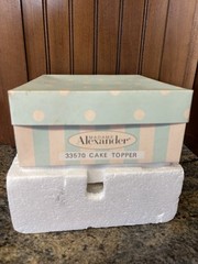 ADORABLE 2002 MADAM ALEXANDER BRIDE & GROOM CAKE TOPPER WITH BASE # 33570 MINT
