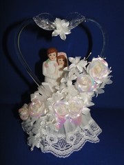 New Elegant Bride & Groom Caketopper with rose floral array & white lace #202