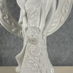 Hallmark Keepsake 2005 Porcelain Wedding Cake Topper «To Love And To Cherish»