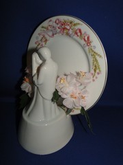 New Vintage Wilton «Cherish» Wedding CakeTop, white porcelain with plate 117-157