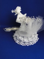New Vintage Adorable «Cherub with Lovewith Pedestal & white roses Cake Top #422