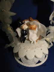 New Vintage Wilton Petite Kiss of Love Wedding CakeTop, 106-140