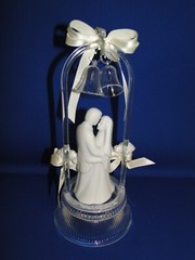 New Vintage Wilton «Rhapsody» Wedding Cake Top, white porcelain, white 117-301