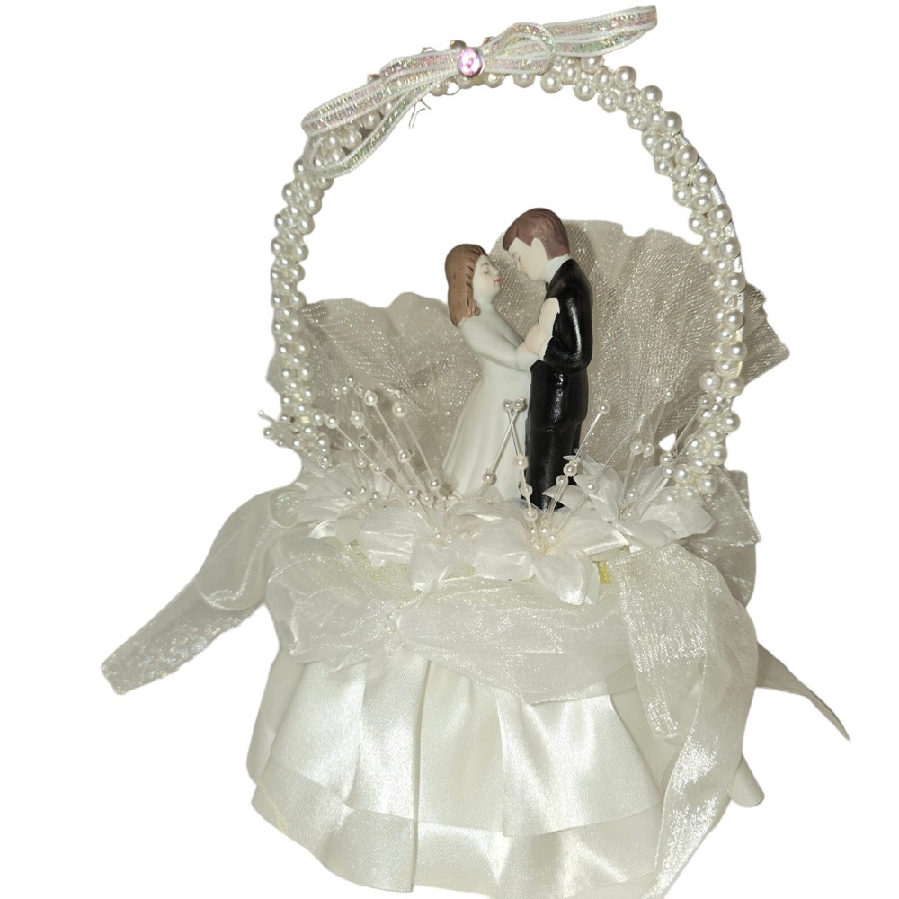 Vintage Traditional Bride And Groom White Lacy Flowers Faux Pearl Cake Topper