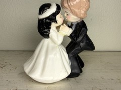 Vintage 1975 WILTON Bride & Groom Cake Topper Kissing Couple Plastic Hong Kong