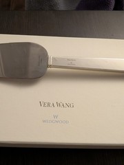LOVE KNOTS BY VERA WANG CAKE KNIFE, AND SERVER SET GIFT BOX INCLUDED PREOWNED