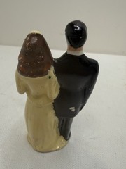 VTG Ceramic Bride And Groom Cake Topper Figurine Circa 1950’s Approx 4” W 1.25”