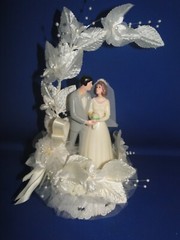 New Vintage Wilton Cascade of Love Wedding Cake Top, Black Suit # 114-412