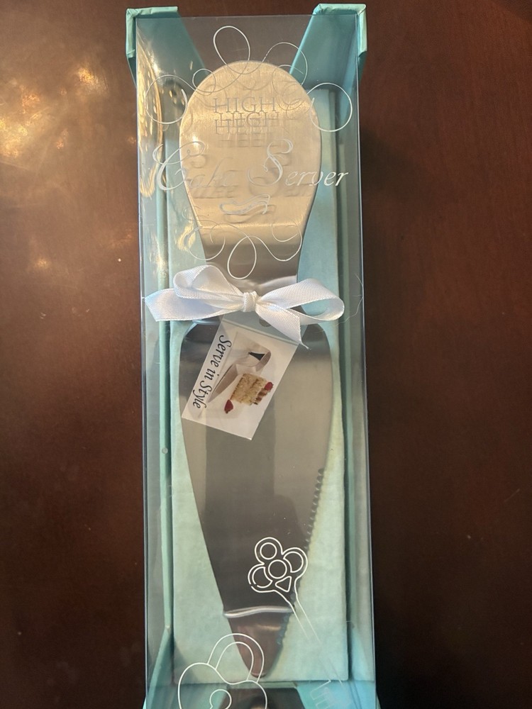 Wild Eye Designs High Heel Cake Server, Stainless Steel Silver Serrated Edge