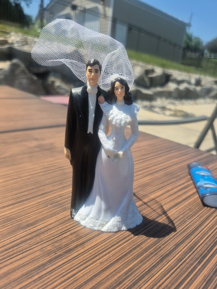 Vintage Wedding Cake Topper Bride Groom Figurine Veil Classic Couple Decor